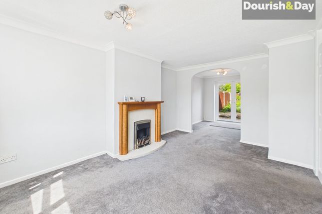 32 Fernwood, Stafford photo 2