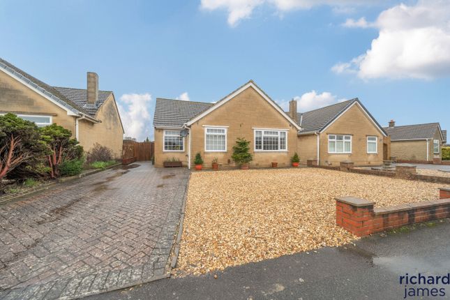 3-bed bungalow on 9, Thames Avenue, Swindon, £450,000