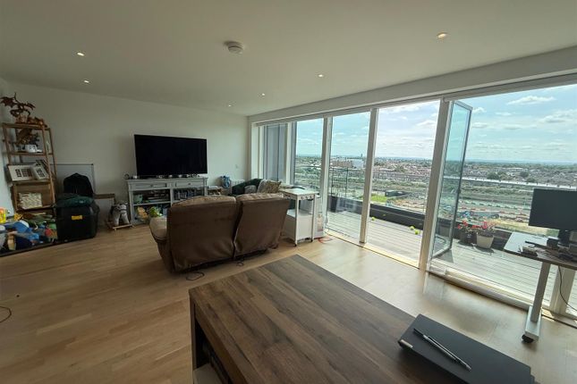 Arber House, Flat 86, Greenleaf Walk, Southall photo 4