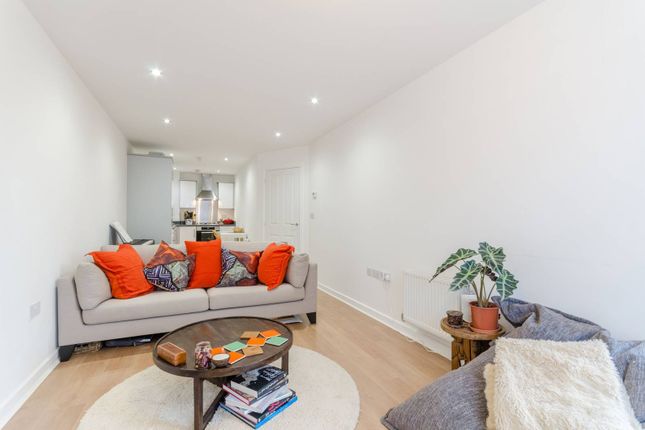 Thumbnail Flat to rent in Worcester Close, Crystal Palace, London
