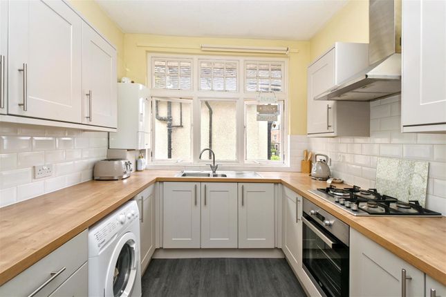 Flat 2, 29, The Goffs, Eastbourne photo 3