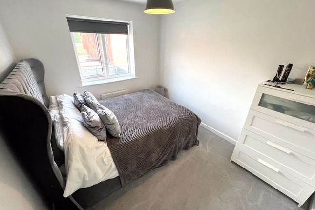 12, Blossom Way, Salford photo 5