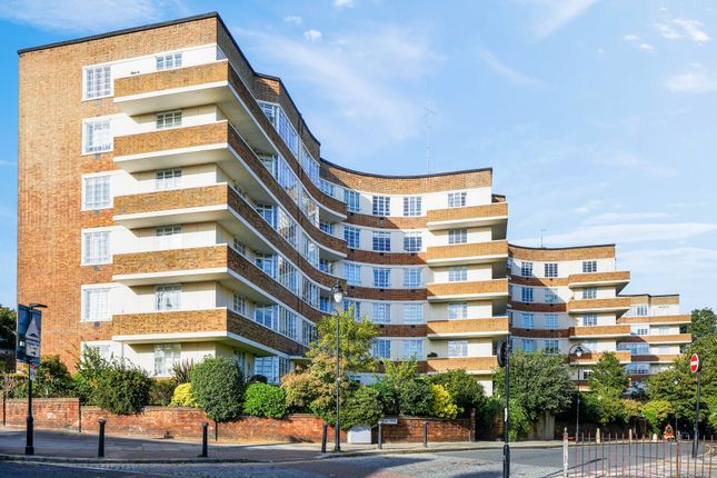Flat for sale in Cholmeley Park, London