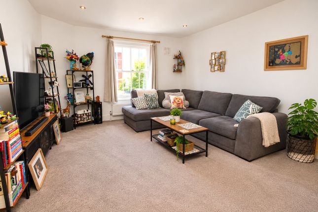 Flat 4 The Corner House,, Amery Street, Alton photo 2