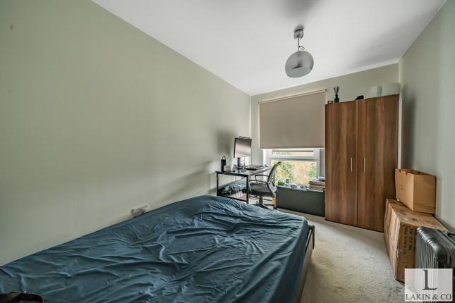 Flat for sale in Kings Mill Way, Denham, Uxbridge