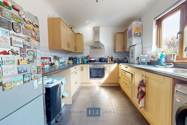 50A, Buckingham Road, London photo 3