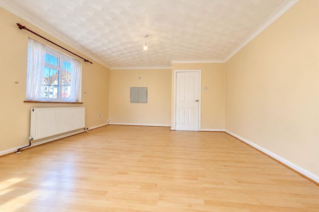 67, Strover Street, Gillingham photo 4