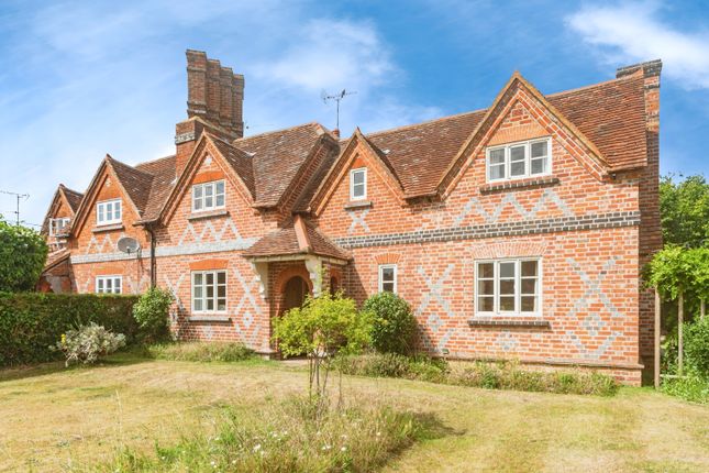 2 Gable Cottages, Reades Lane, Reading photo 3