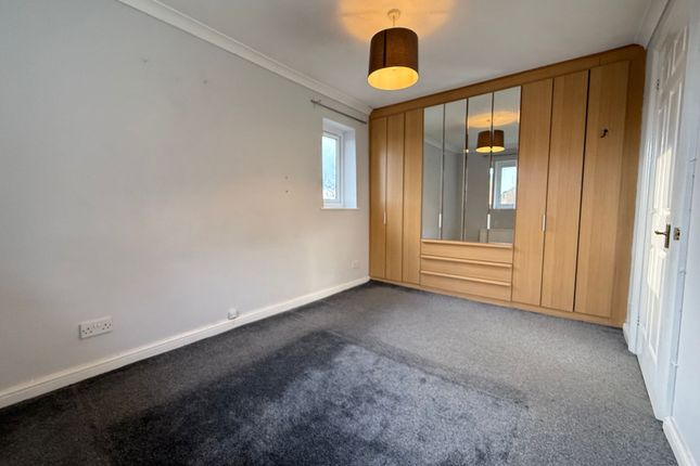 112 Garratts Way, High Wycombe photo 4