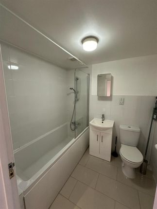 Flat 2, 151, Greenford Road, Harrow photo 4