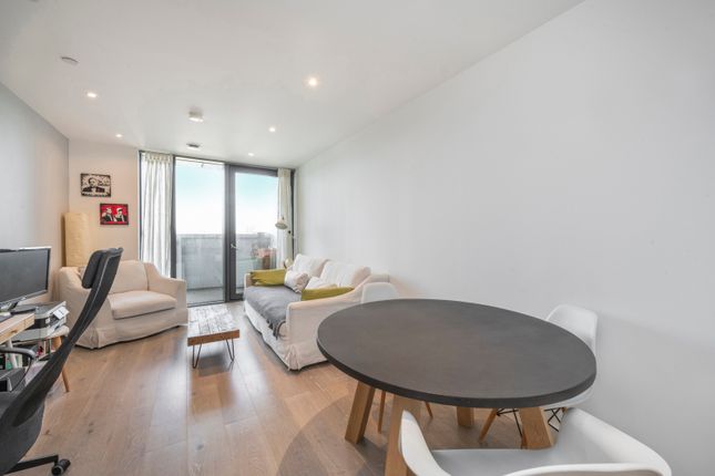 Flat for sale in Carriage House, 10 City North Place