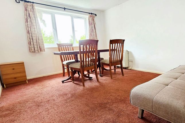 55 Leigh Hunt Drive, London photo 2