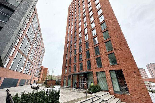 Flat to rent in Derwent Street, Salford