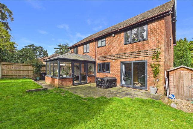 6, Weston Grove, Surrey photo 2