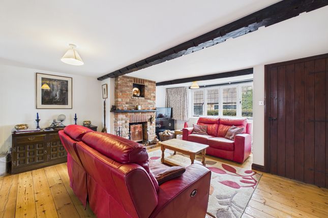 2 Ricketts Farmhouse, High Wycombe photo 3