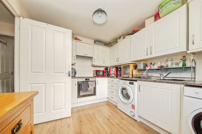 121, Heron Way, Harwich photo 3