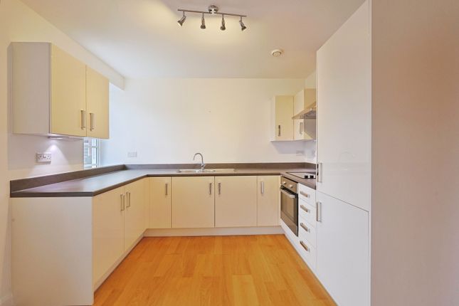58 ashlar court, 21 Ravensocurt Gardens, london photo 2