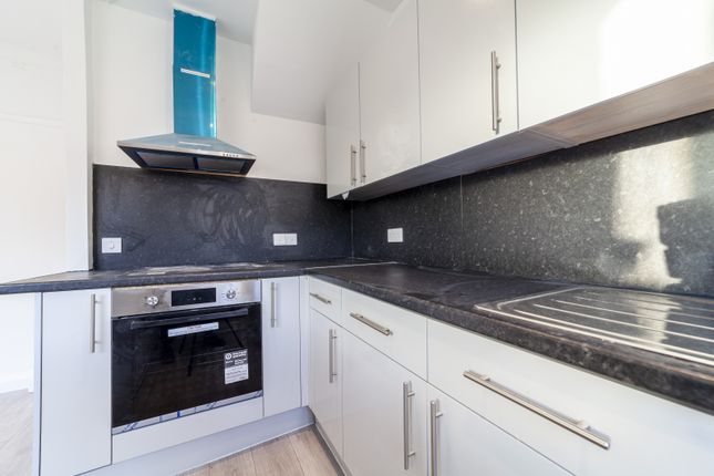 3 Bed Flat To Rent Storrington Road, London Cr0