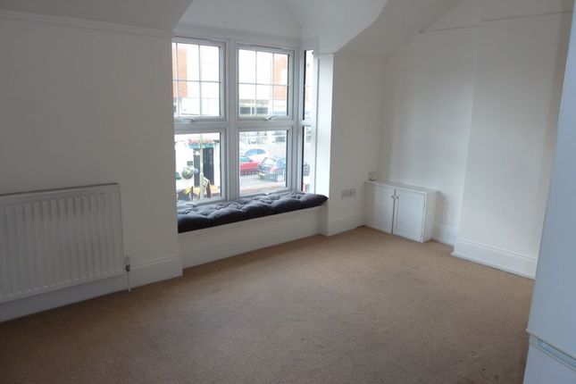 Walton Road, West Molesey photo 2