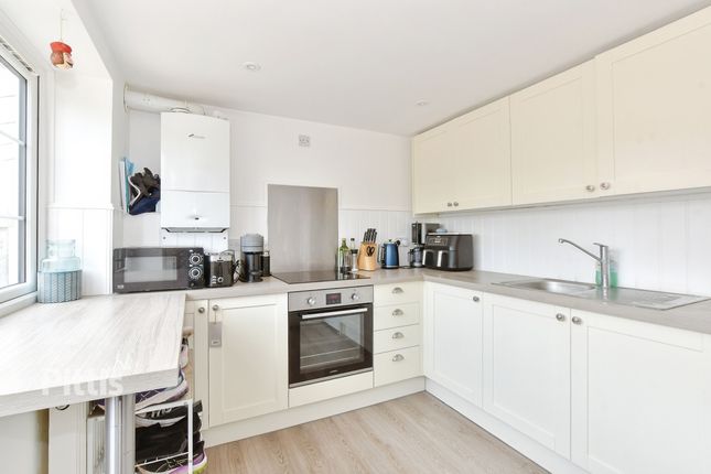 2, Brook Cottages, Marymead Close, Ryde photo 4