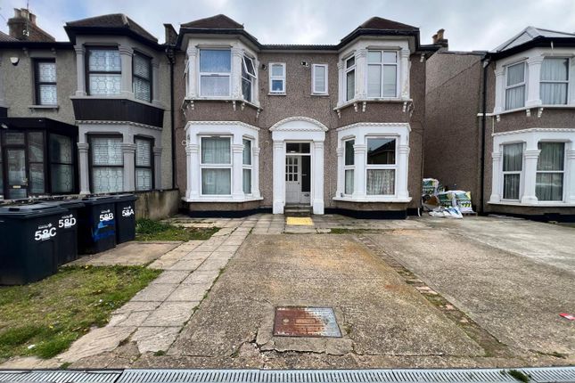 Flat for sale in Norfolk Road, Seven Kings, Ilford