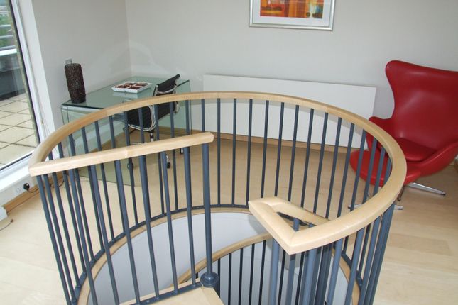 Flat 1010, Boydell Court, St. Johns Wood Park, London photo 5