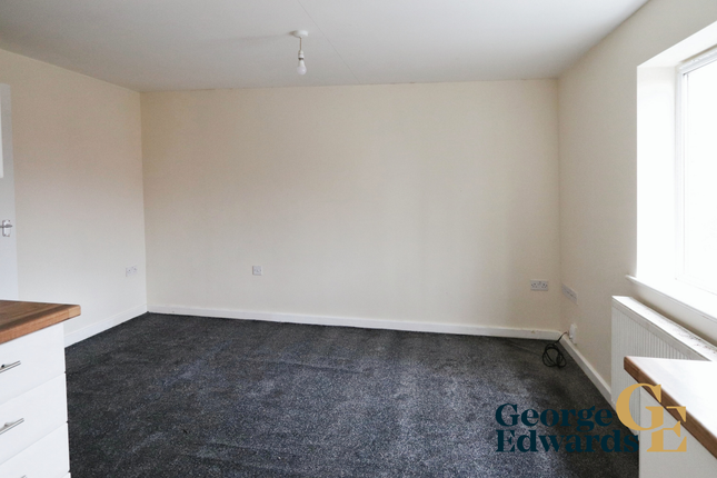 14 Holly Court, Holly Road, SWADLINCOTE photo 2