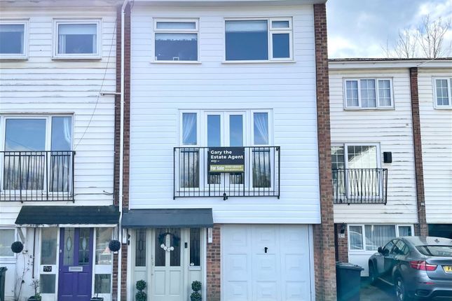 Town house for sale in Elizabeth Street, Greenhithe