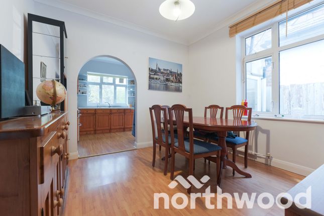 8, Manor Drive, Epsom photo 3