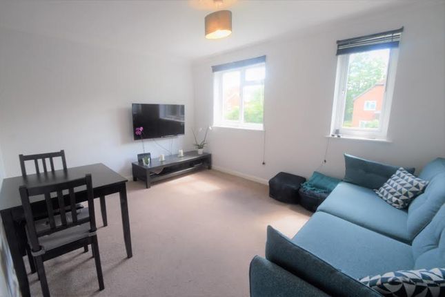 21, Vesey Close, Farnborough photo 3