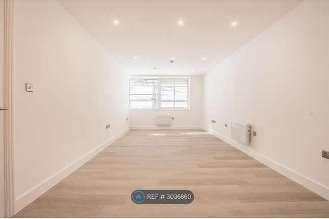 Flat, Norwich House North St, Guildford photo 3