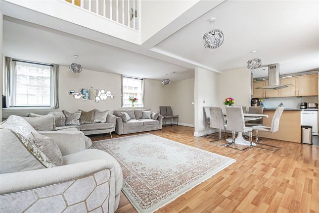 13, Pulteney Close, Middlesex photo 2