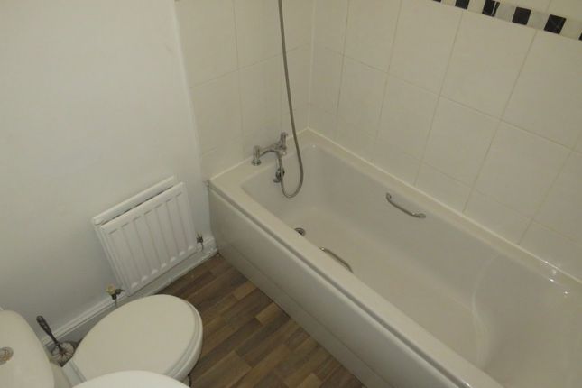 28, Wakefield Road, SOWERBY BRIDGE photo 5
