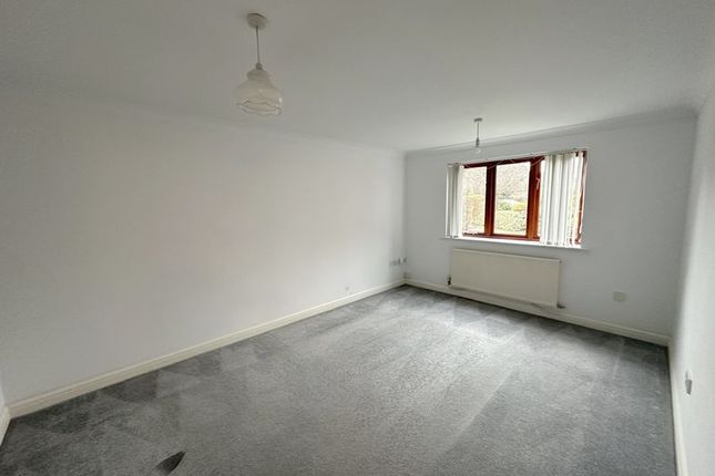 13, Weston Close, Potters Bar photo 3