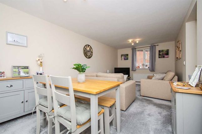 Flat for sale in Silverdale Drive, Chase Terrace, Burntwood