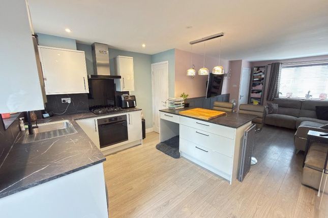100, Rochford Drive, Luton photo 4