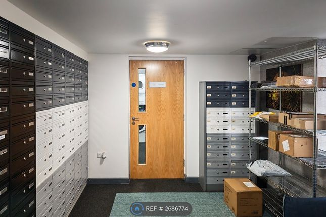 Flat, Trinity Hall Holborn Approach, Leeds photo 4