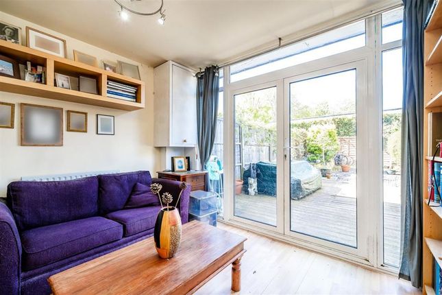18, Blagdon Walk, Teddington photo 4