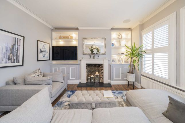 Flat for sale in Hoyle Road, London