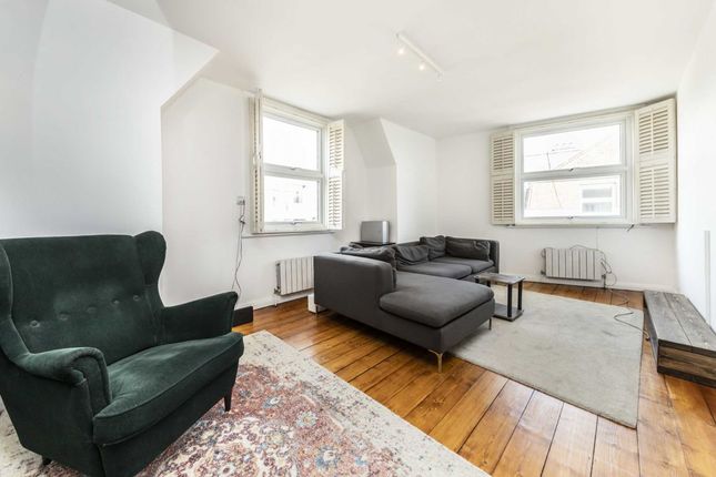 Flat for sale in Dinsmore Road, London