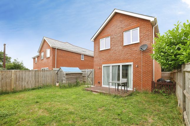 11, Mynarski Close, Salisbury photo 3