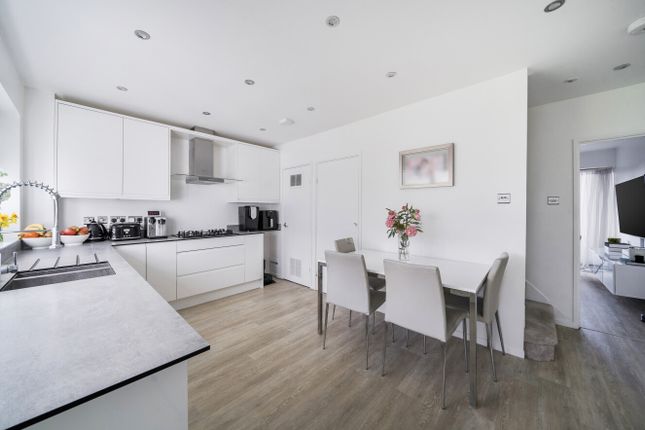 61, Ruddlesway, Berkshire photo 4