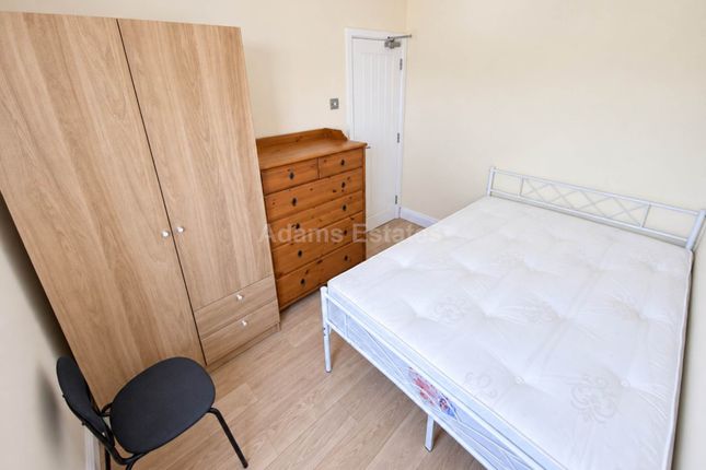 Room 3, Wykeham Road, Reading photo 4