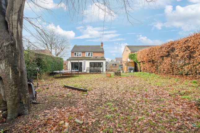 14, Long Close, Farnham Common photo 2
