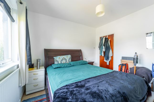 Whittington Court, 28, Aylmer Road, London photo 2