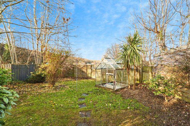 23, Fieldway Close, Leeds photo 2