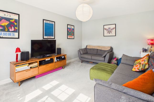 32, Maxfield Drive, Shrewsbury photo 2