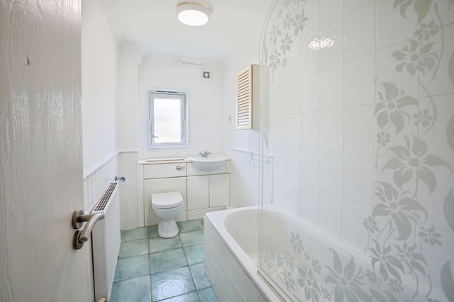 10, Wessex Gardens, Sheffield photo 4