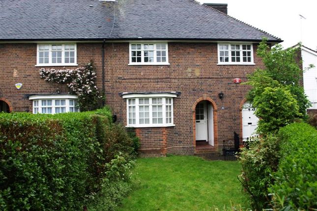 Maisonette to rent in Neale Close, Hampstead Garden Suburb, East Finchley, London