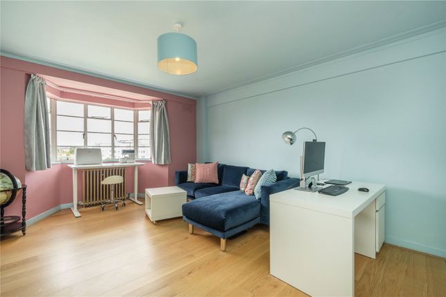 Flat for sale in Corner Fielde, Streatham Hill